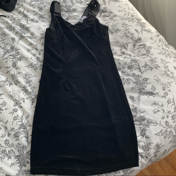 Velvet black dress - Picture 2 of 5